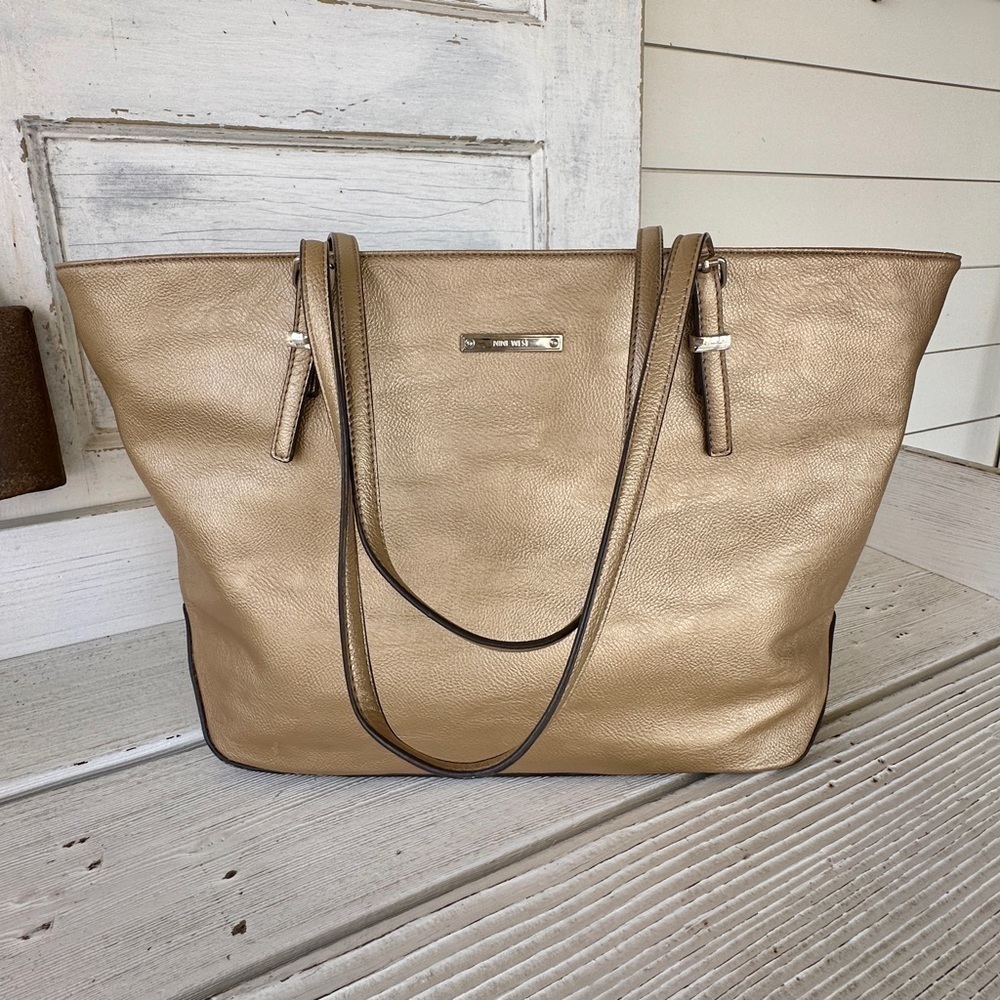 NINE WEST, GOLD, MANMADE LEATHER, SHOULDER BAG. LARGE, ROOMY INTERIOR